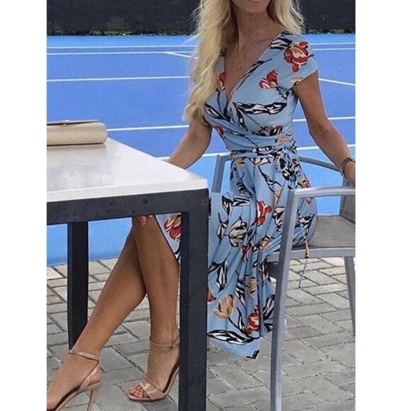 Maggy London Light Blue Floral Wrap Midi Dress size 4 - Picture 1 of 16